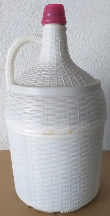 Garrafões de vinho442829306772869120