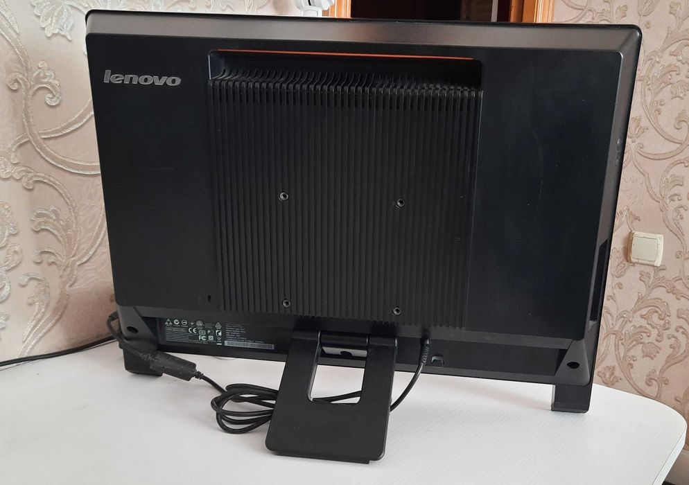 Моноблок Lenovo ThinkCentre Edge 62z