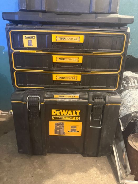 Продаю інструмент Dewalt