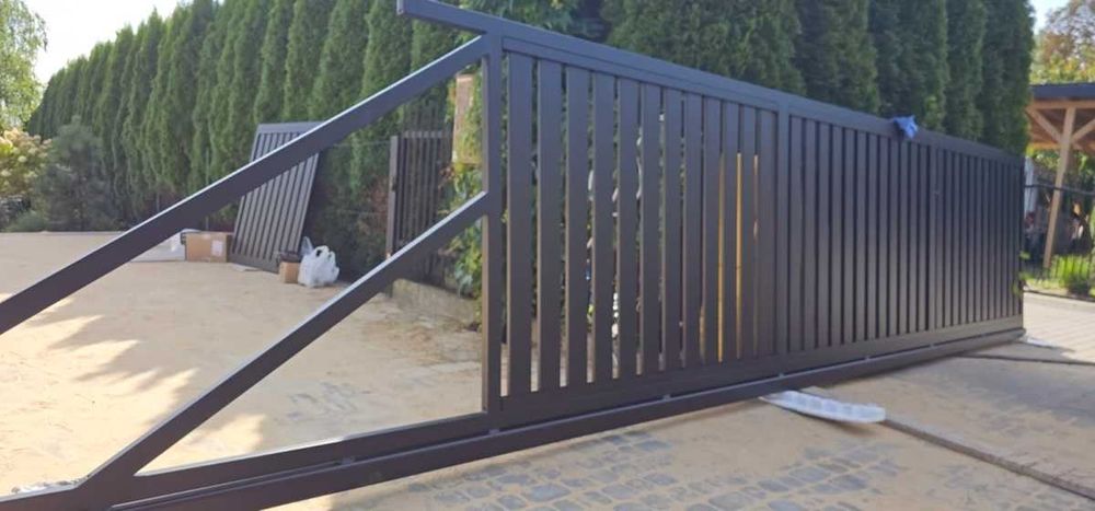 Brama przesuwna aluminiowa 170x500cm profile pionowe
