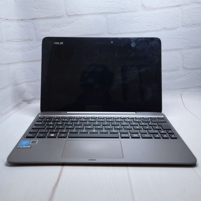 Продам ноутбук Microsoft  Surface Pro 4 1724 | i5-6300U | SSD М2 128 | LPDDR3 4gb
