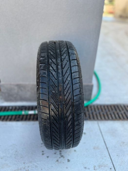 Vendo 2 pneus semi novos