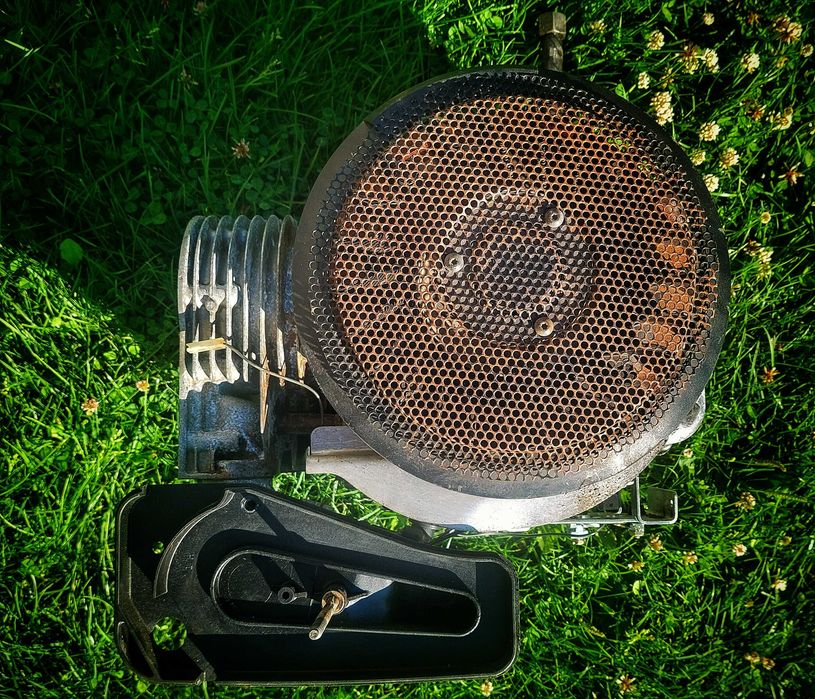 Silnik Briggs Stratton 10-15KM gaźnik blok korpus traktorek kosiarka