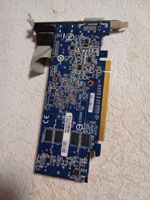 Продам відео карту AMD Radeon HD 6450 1gb ddr3