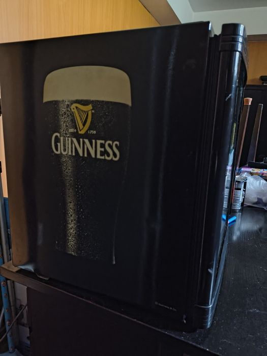 Mini bar Guiness Usado