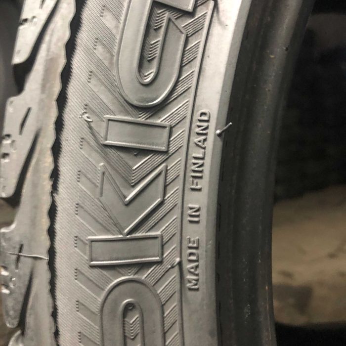 Шини  БУ 235/40 R18 Nokian WR Winter Пара Зима