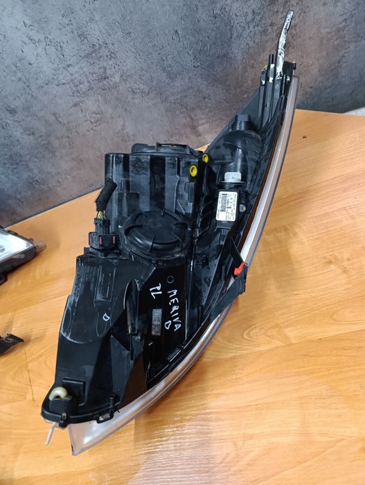 Lampa przód lewa plus wślisk Meriva B
