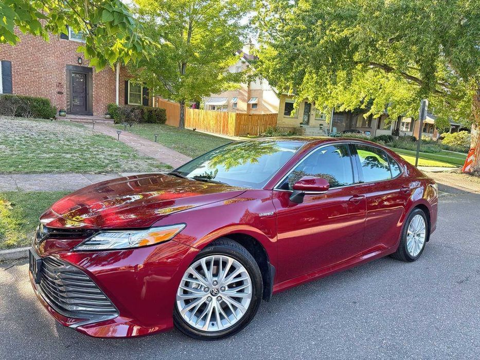 Toyota Camry XLE      2020