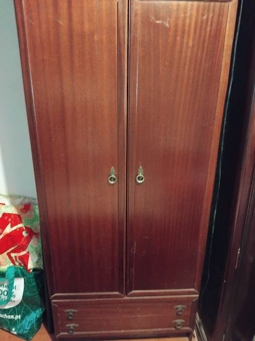 Guarda fatos de duas portas e duas gavetas