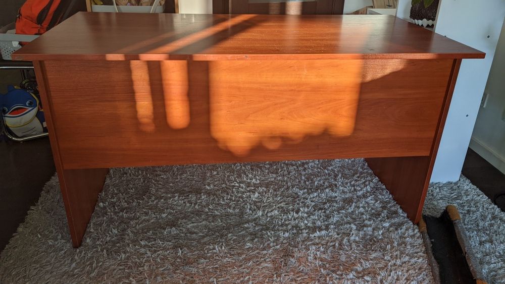 Письмовий робочий стіл