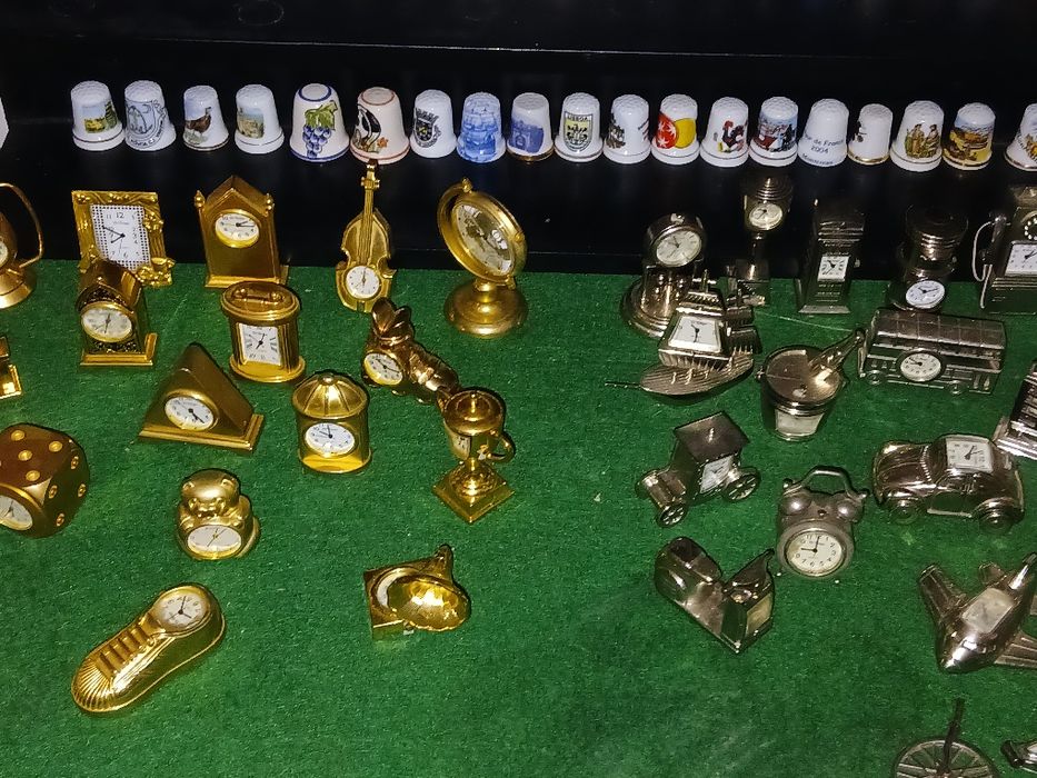 Coleção 40 relógios  minitura por 170 €
