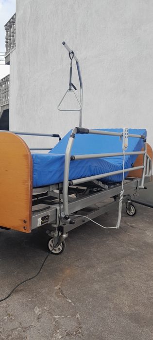 Cama articulada com comando