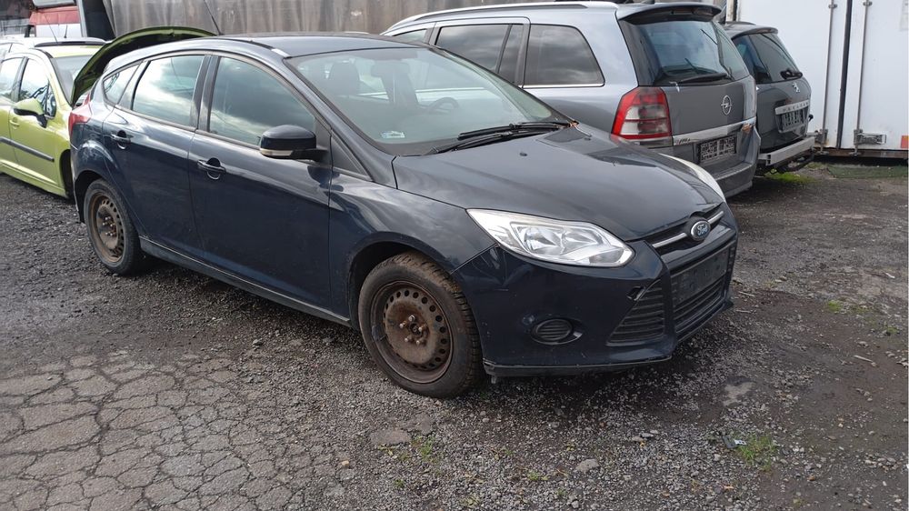 Ford focus III 3 1.6 tdci na części maska lampy zderzak