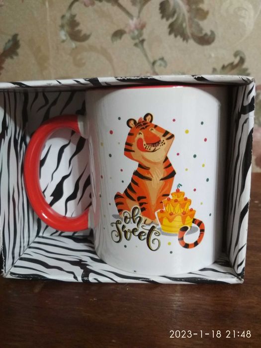 Нова чашка в подарунковій коробці