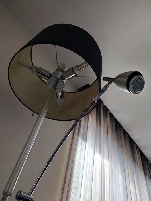 Candeeiro de pé com 3 pontos de luz