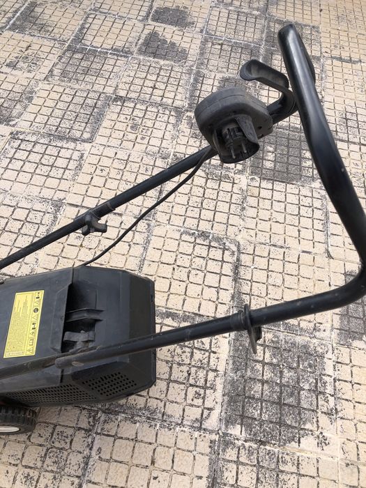 Aparador de relva resistente