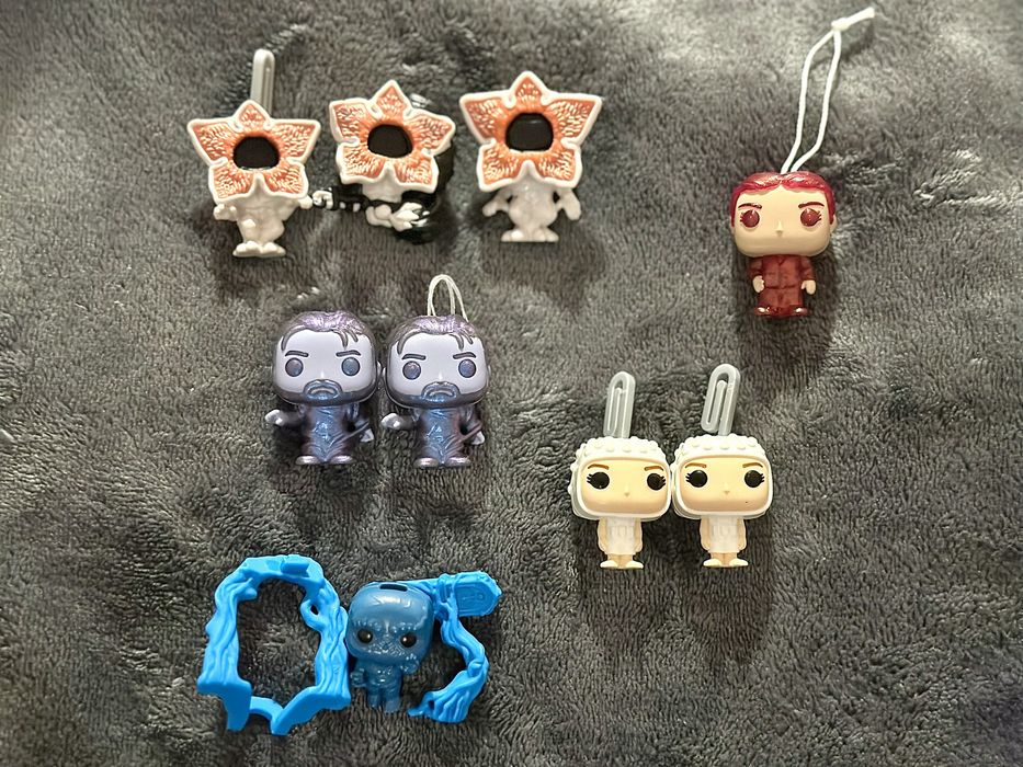 Figurki z serialu Stranger Things.
