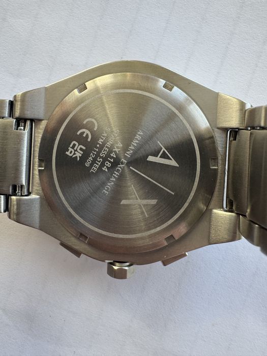 Часи Armani Exchange