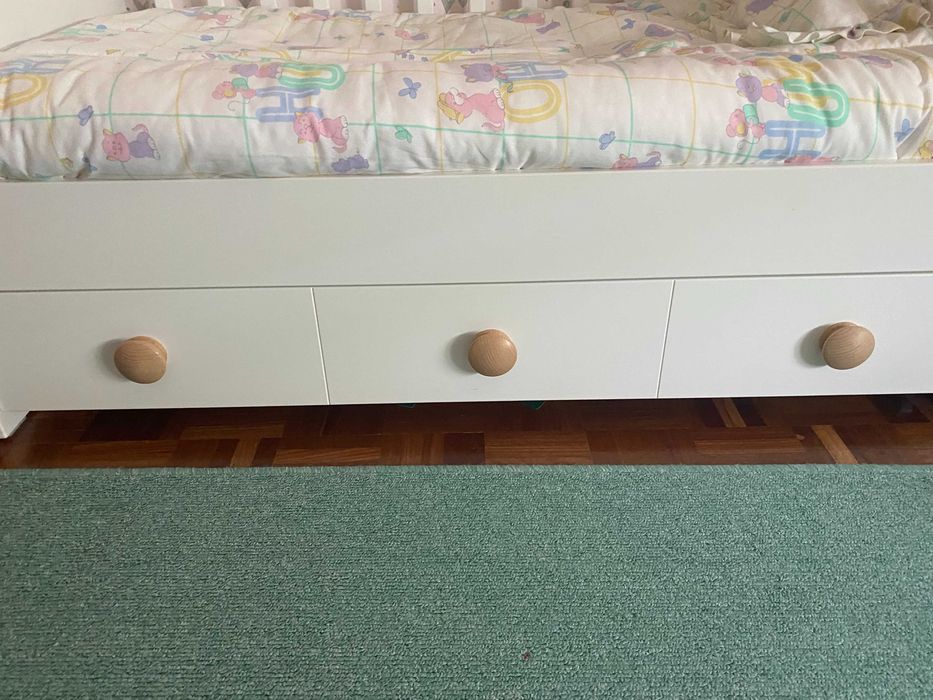 BERÇO IKEA BRANCO, para bébe e criança, com gavetão