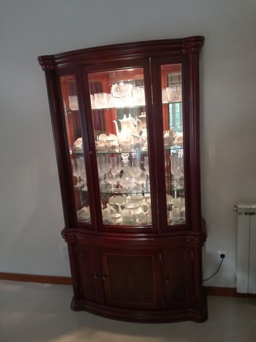 Cristaleira/louceiro + móvel de apoio/bar