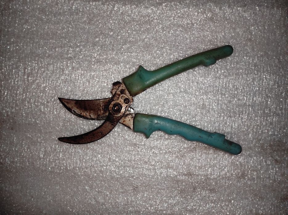 Продам  секатори