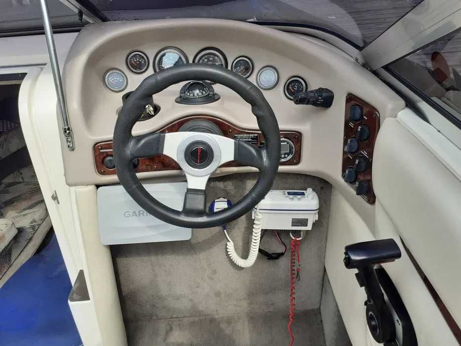 Łódź motorowa kabinowa Bryant 214 . 5,7-V8 . 260 KM.