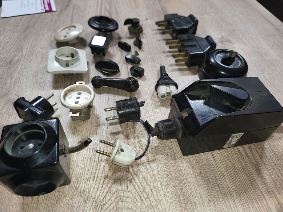 Stare gniazda przełączniki