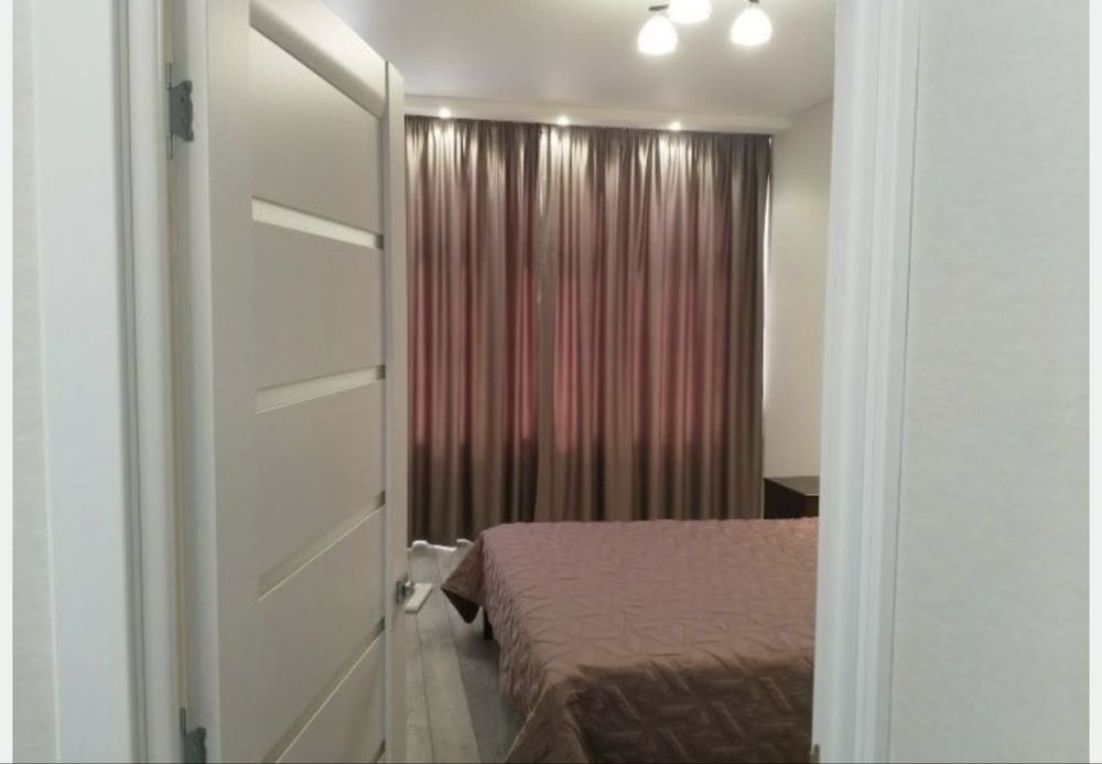 АРЕНДА квартиры в Кадоре на Литературной. Кухня студия + спальня