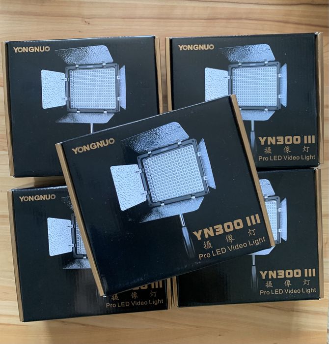 Відеосвітло YN-300III Yongnuo 3200-5500K блок живлення в комплекті