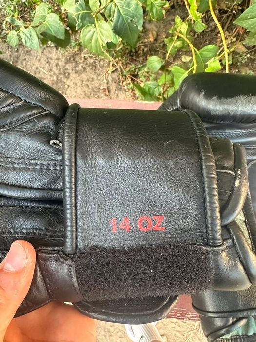 Боксерські рукавички Battler Sport Universal Black/Red 14 Oz
