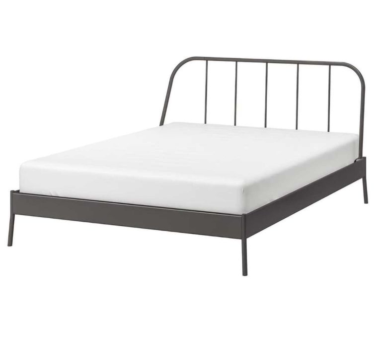 Cama de Casal (2.00m x 1.60m) em bom estado. Preço para vender rápido.