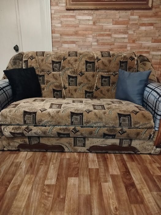 Продам диван двуспальный. Доставка.
