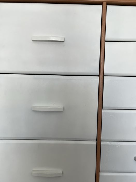 Comoda com muita arrumação usada