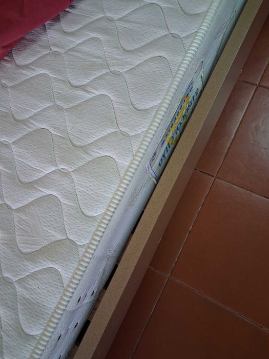 Sofá cama (180cmX80cm) com colechão ortopédico, almofadas e edredão