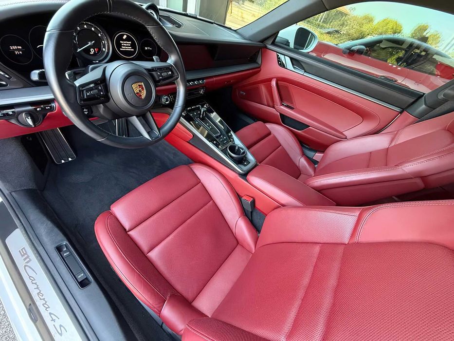 Porsche 911 Carrera 4S      2020