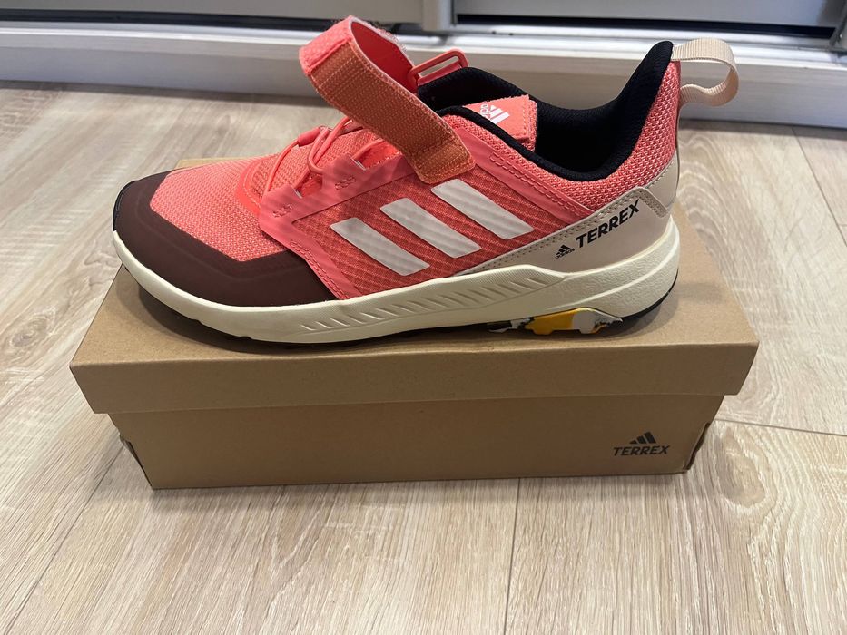 Кросівки adidas terrex. Жіночі 40.5