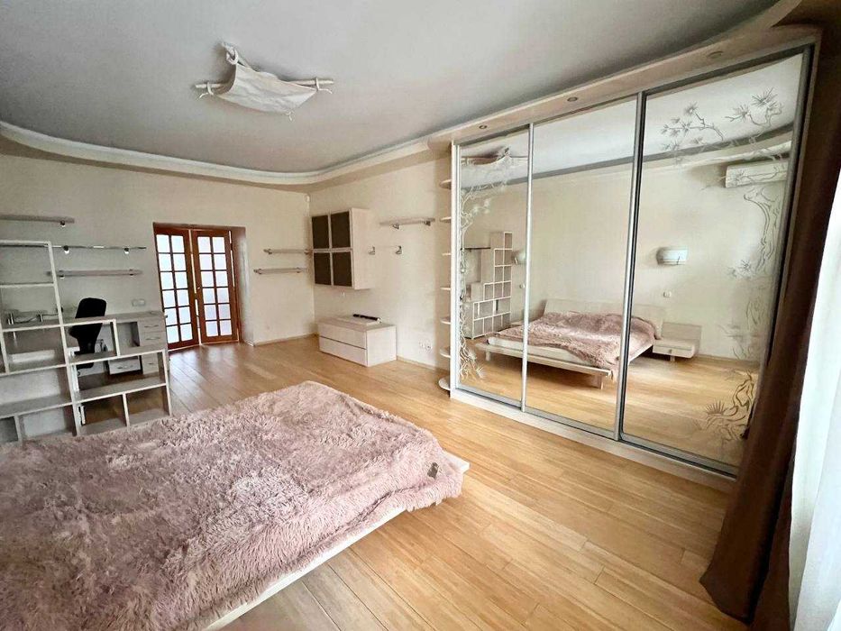 Двокімнатна , світла і простора, вул. В’ячеслава Чорновола, 25