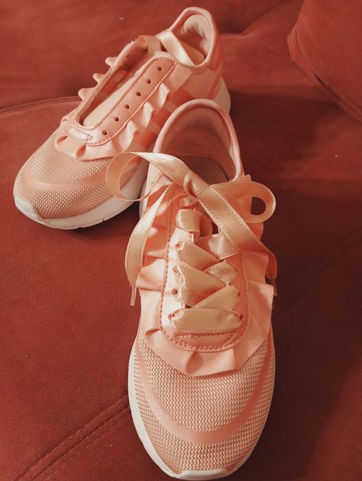 Buty Adidas kolor łososiowy sznurówki tasiemka