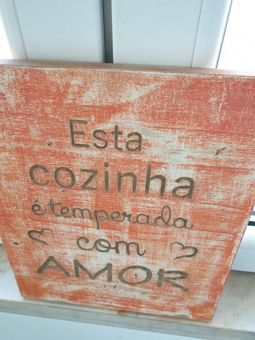 Placa em madeira64738550610819120