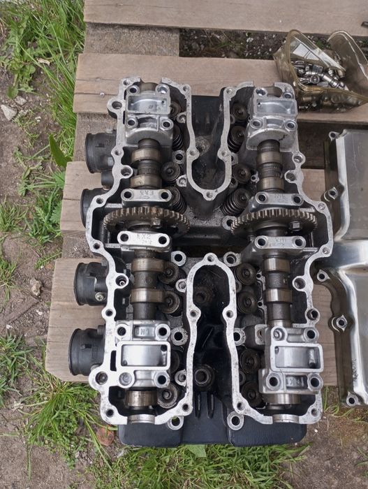 Głowica wałki rozrządu przewody paliwowe Honda cbx 650 83 - 85 r 1.238