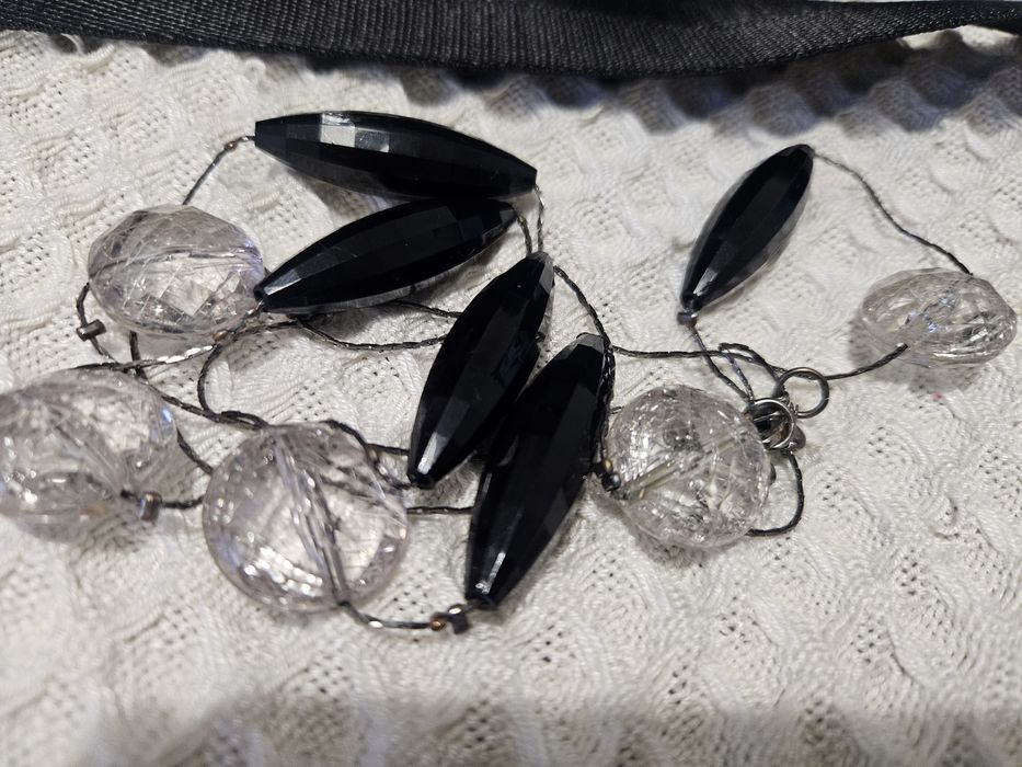 Piekne klasyczne korale  czarne