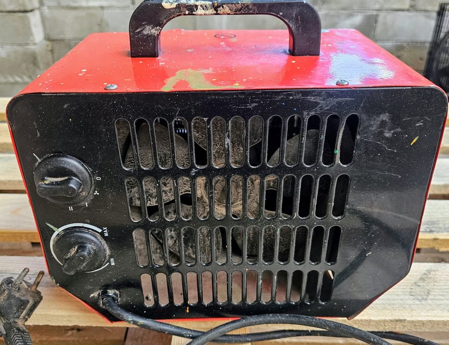 Podgrzewacz grzejnik elektryczny farelka PF02A