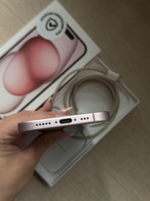 Iphone 15 różowy 128 GB