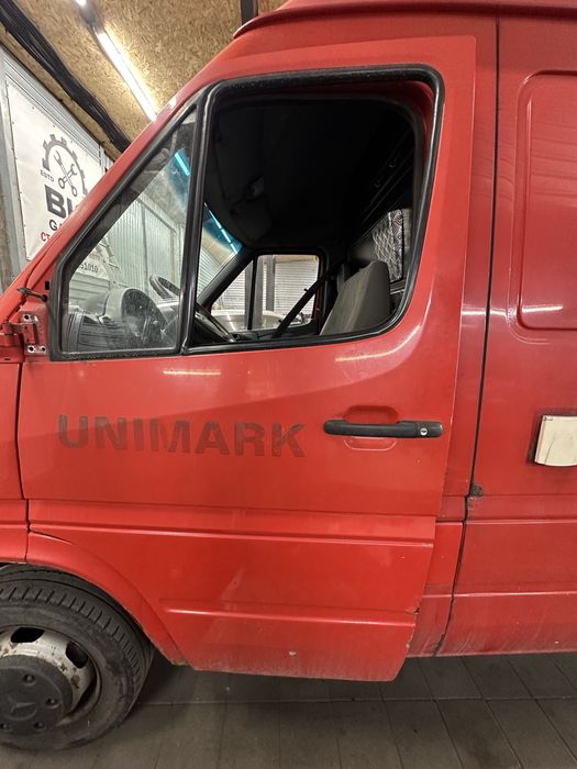 Дверь передняя левая Mercedes Sprinter 1995-2006