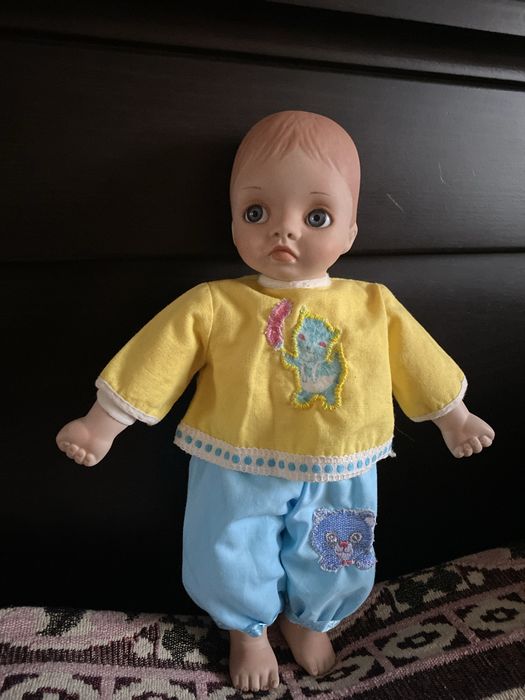 Фарфоровая кукла