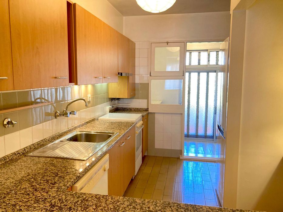 Duplex T2/T3, com 103 m², no centro de Telheiras