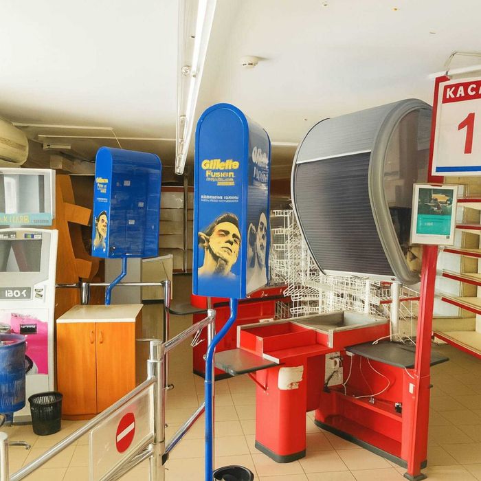 Сдам магазин 300 м.кв в тафиковом месте по ул.Комкова.