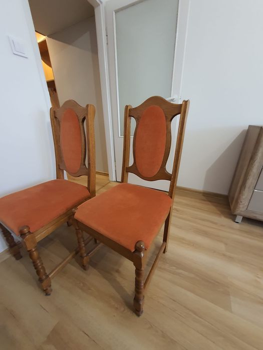 Cztery Krzesła i stół