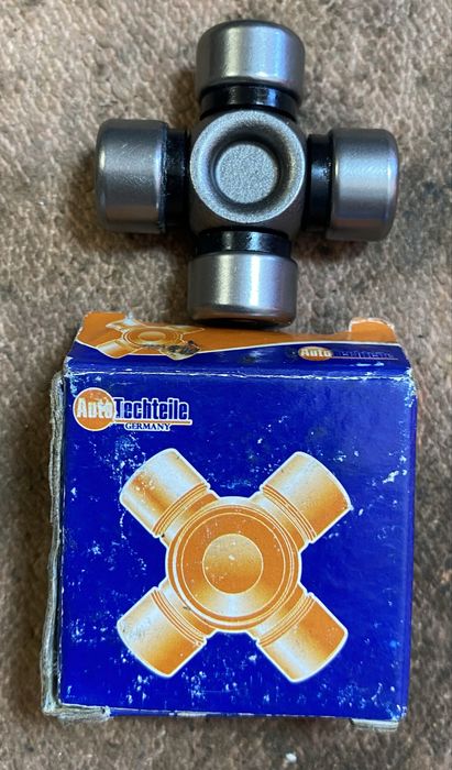 Хрестовина рульового механізму авто 100 4625, розмір: 16х40.