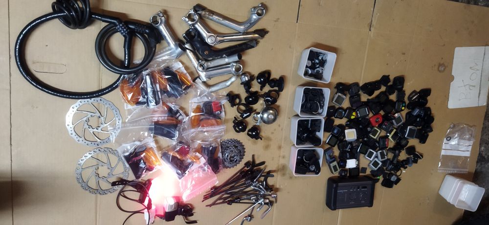 Części rowerowe, licznik,lampka,mostek, kłódki.